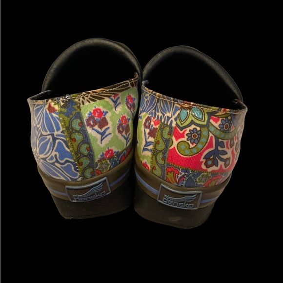 Dansko vegan clogs size 37 gently used - Picture 2 of 8